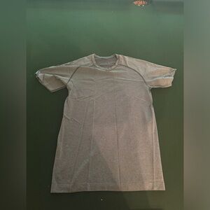 Lulu Lemon Men’s shirt